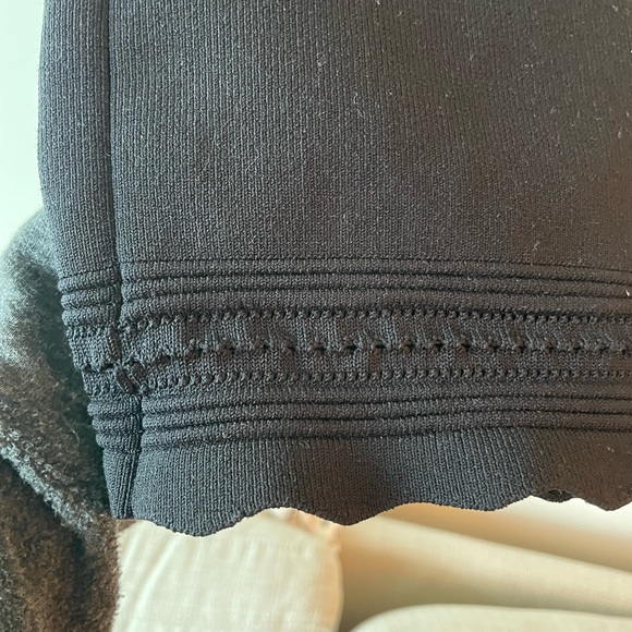 Aritzia Babaton skirt small - Picture 3 of 3